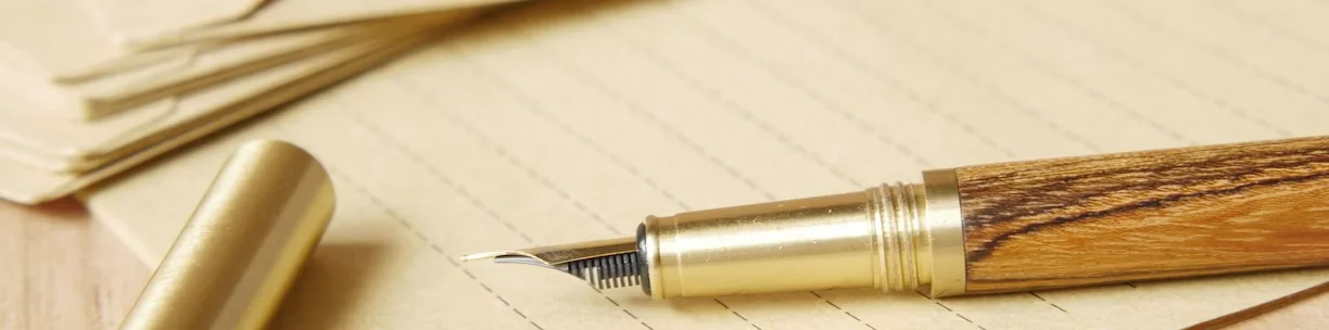 Caneta sobre documento